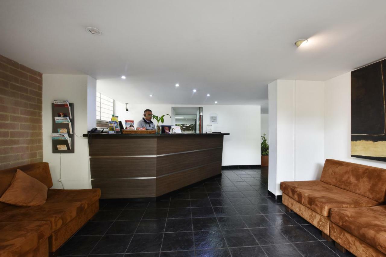 Cyan Suites Poblado By Mde Bnb Medellín Exterior foto